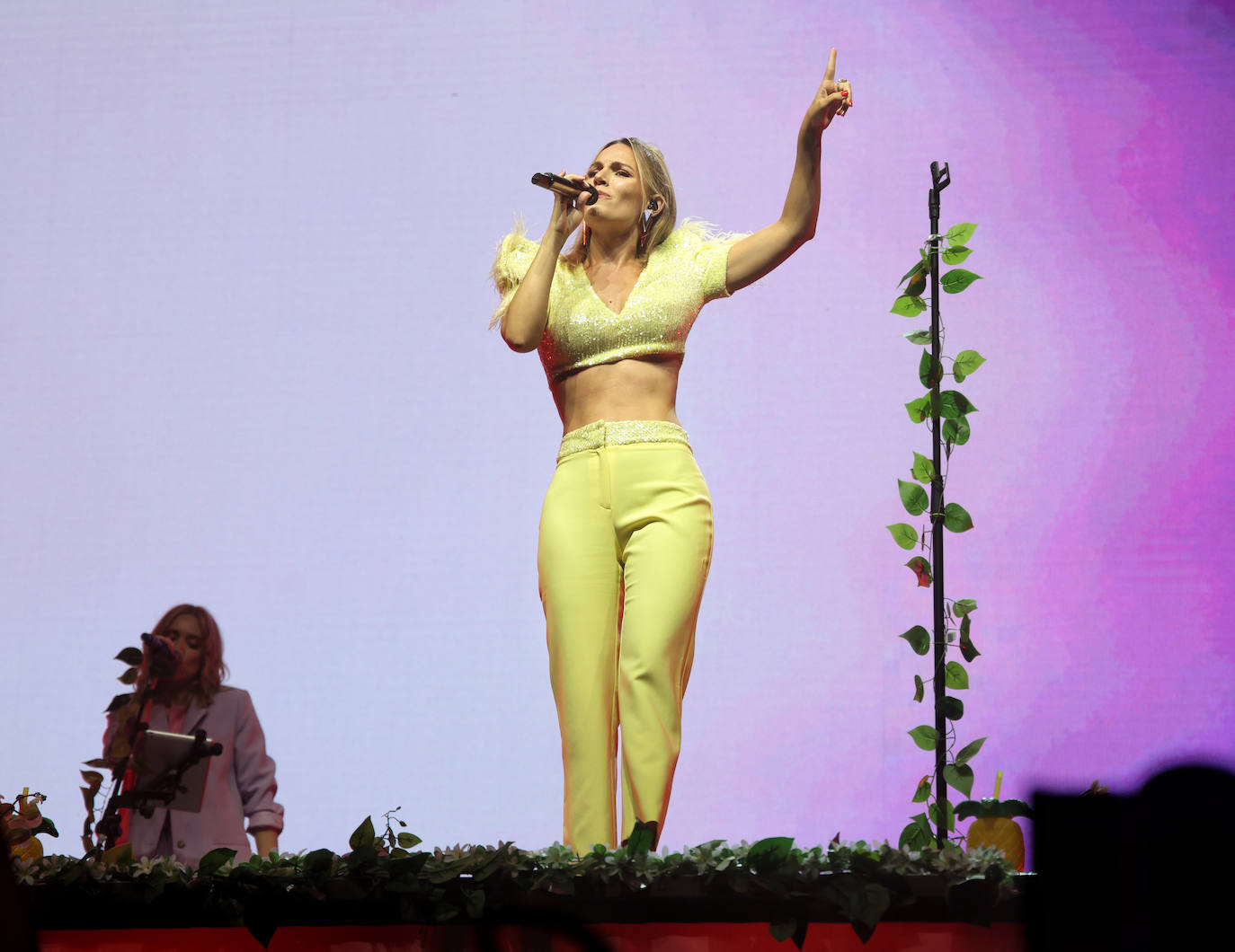 Fotos: Edurne desprende magia durante el concierto en la Plaza Mayor