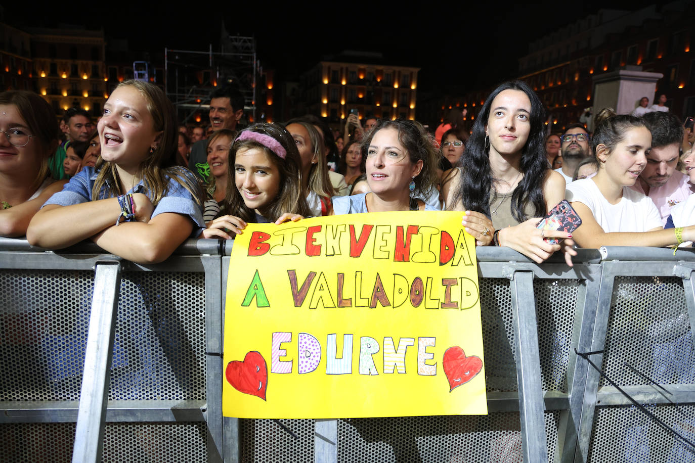 Fotos: Edurne desprende magia durante el concierto en la Plaza Mayor