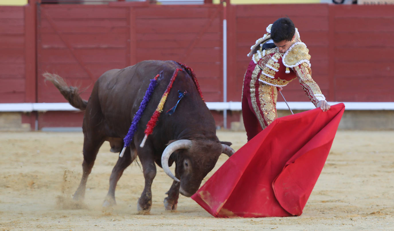 Fotos: El Juli agranda su leyenda en Palencia