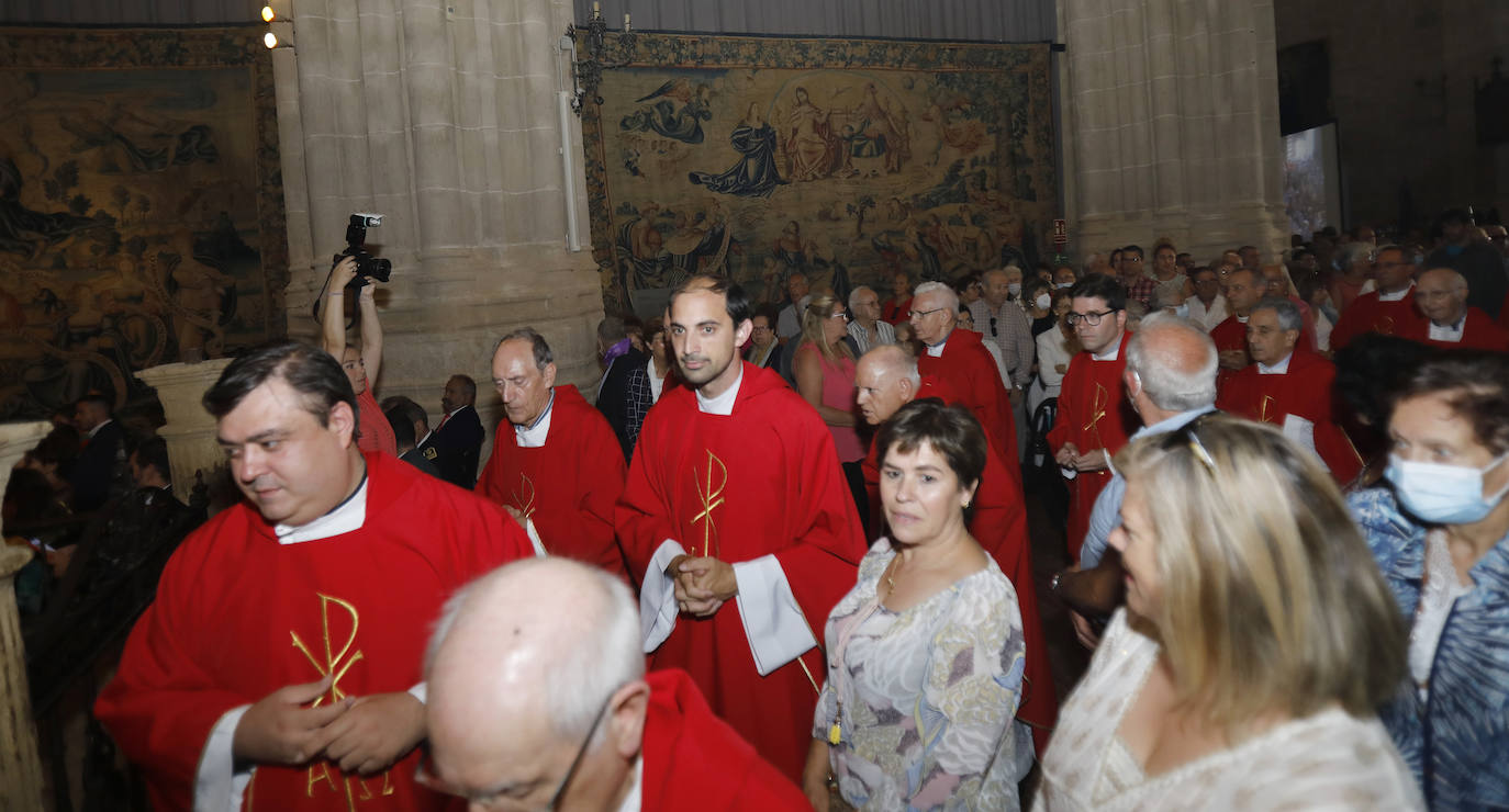 Fotos: El trascoro de la Catedral se queda pequeño para celebrar el día de San Antolín