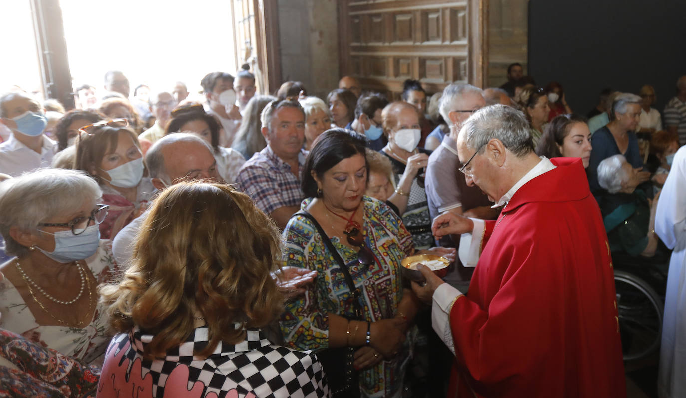 Fotos: El trascoro de la Catedral se queda pequeño para celebrar el día de San Antolín