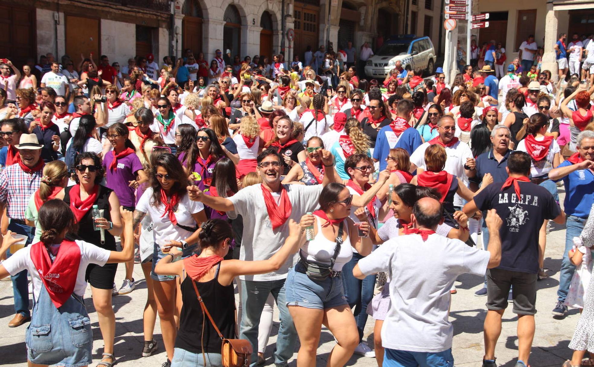 La Tronadera, ayer, en la Plaza Mayor de Cuéllar.