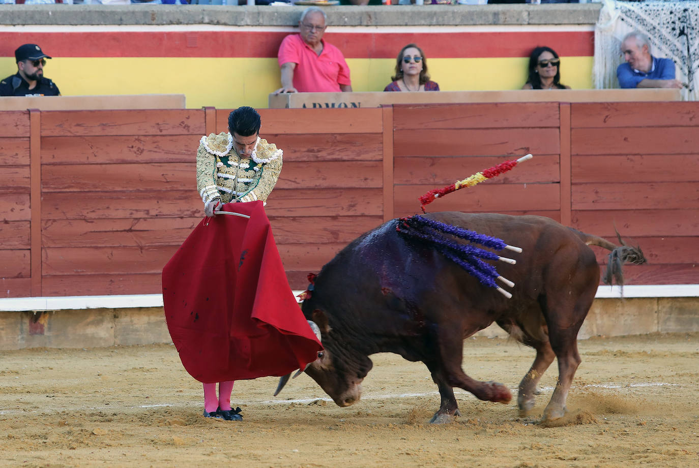 Fotos: Perera vuelve a abrir la Puerta Grande de Palencia