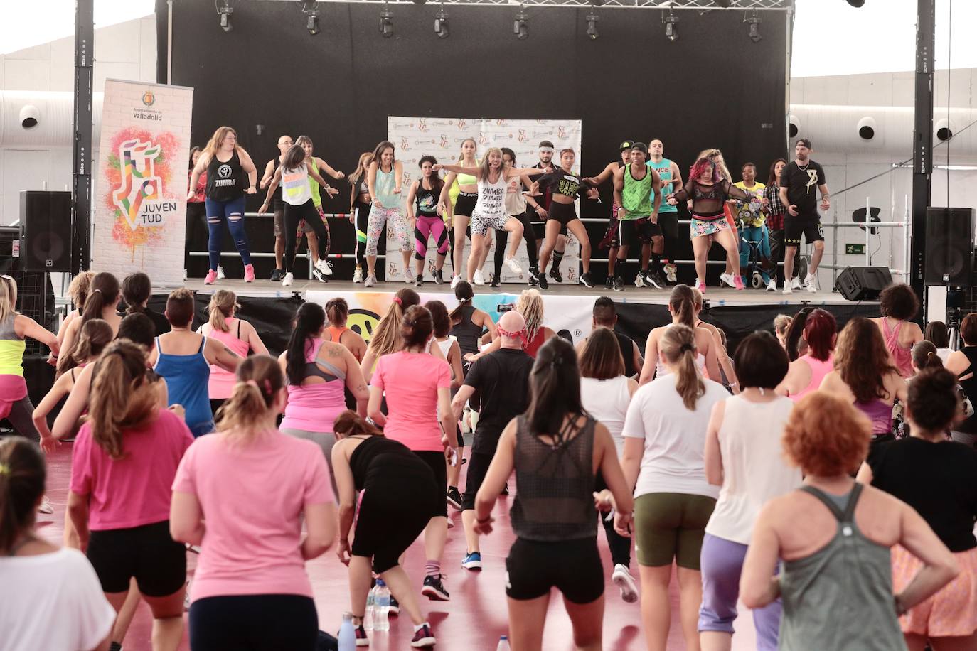 Fotos: La Cúpula del Milenio acoge una sesión de zumba por las fiestas de Valladolid