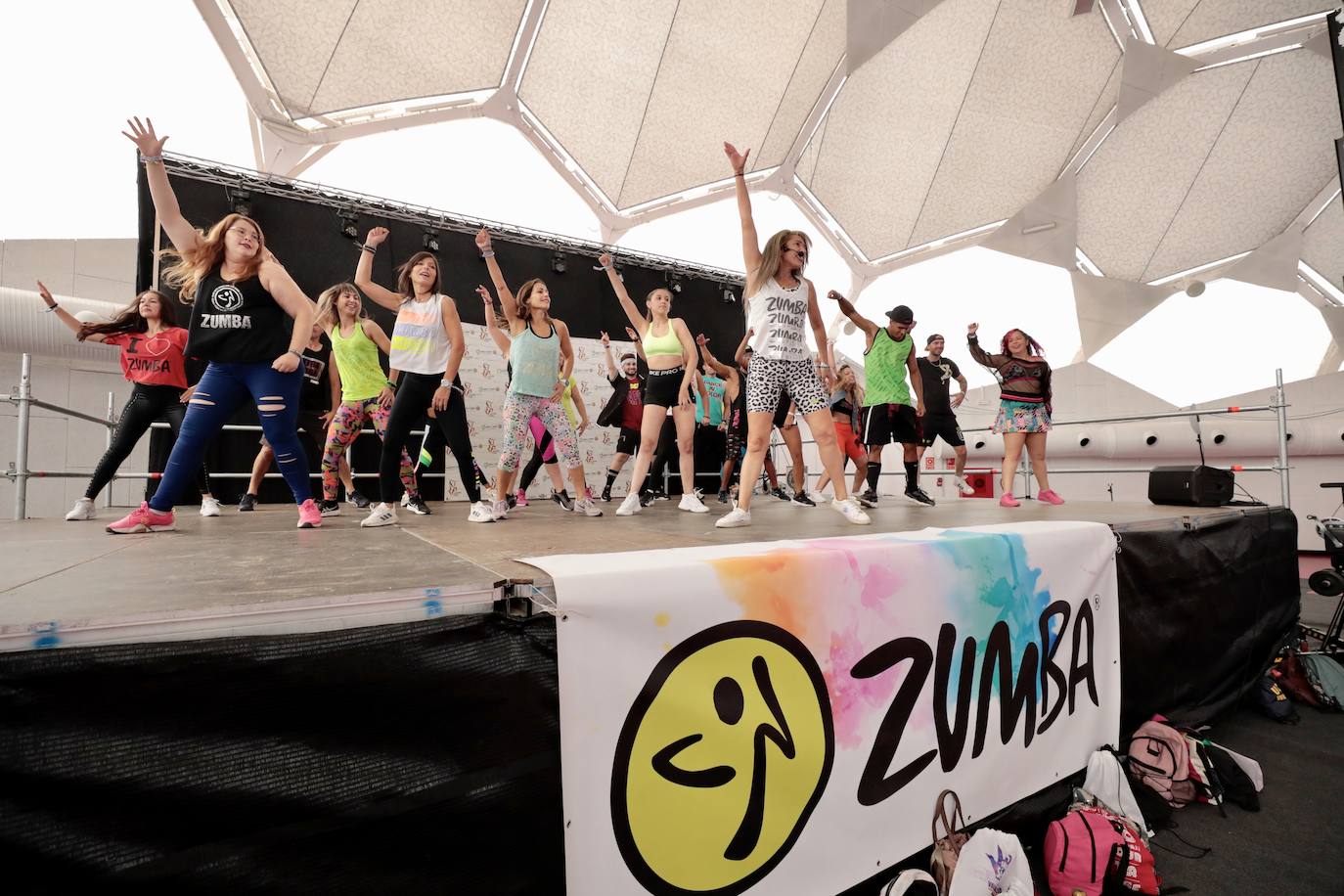 Fotos: La Cúpula del Milenio acoge una sesión de zumba por las fiestas de Valladolid