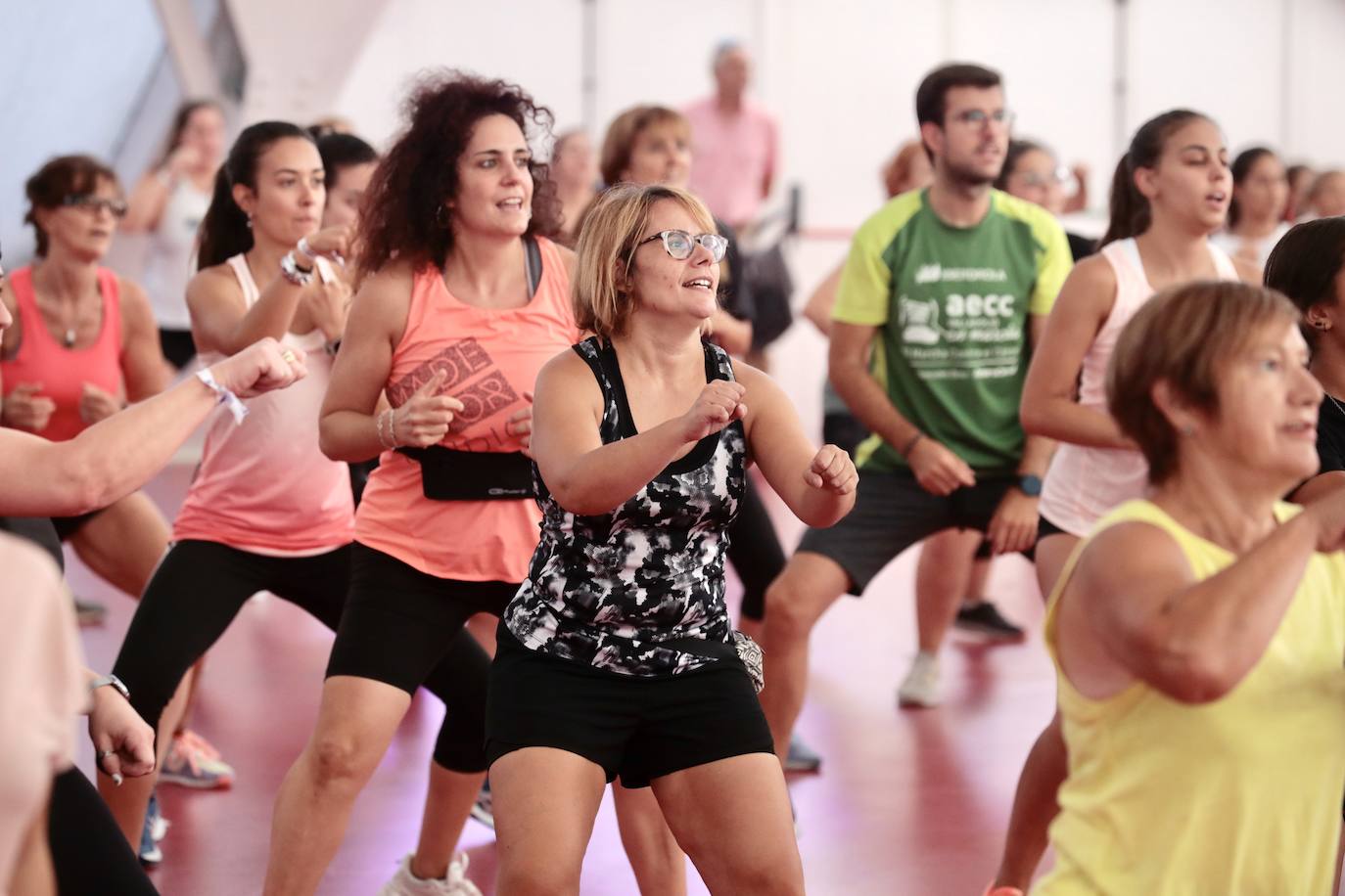 Fotos: La Cúpula del Milenio acoge una sesión de zumba por las fiestas de Valladolid