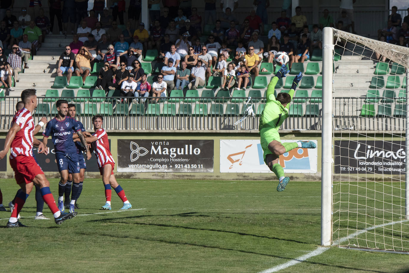 Partido entre la Segoviana y el Atlético de Madrid B.