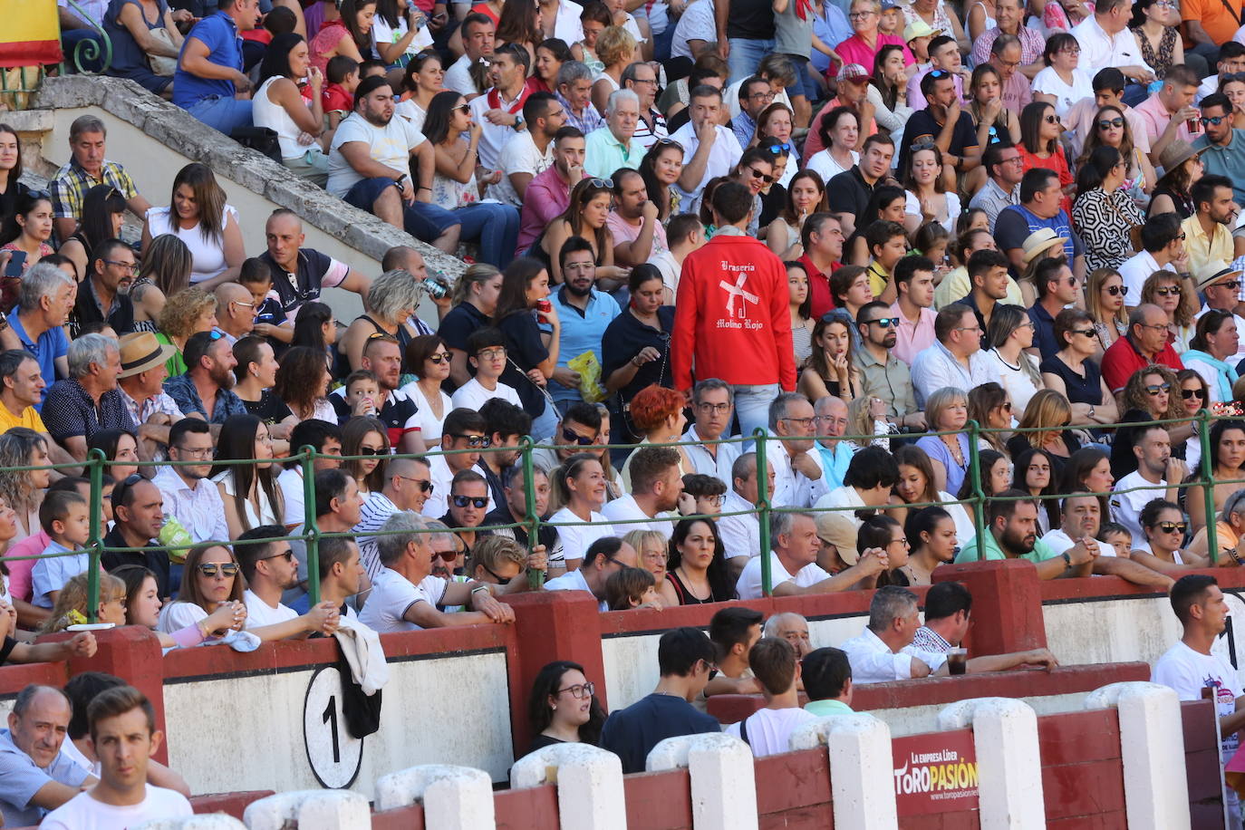 Fotos: Búscate en las gradas de la plaza de toros de Valladolid (1/3)