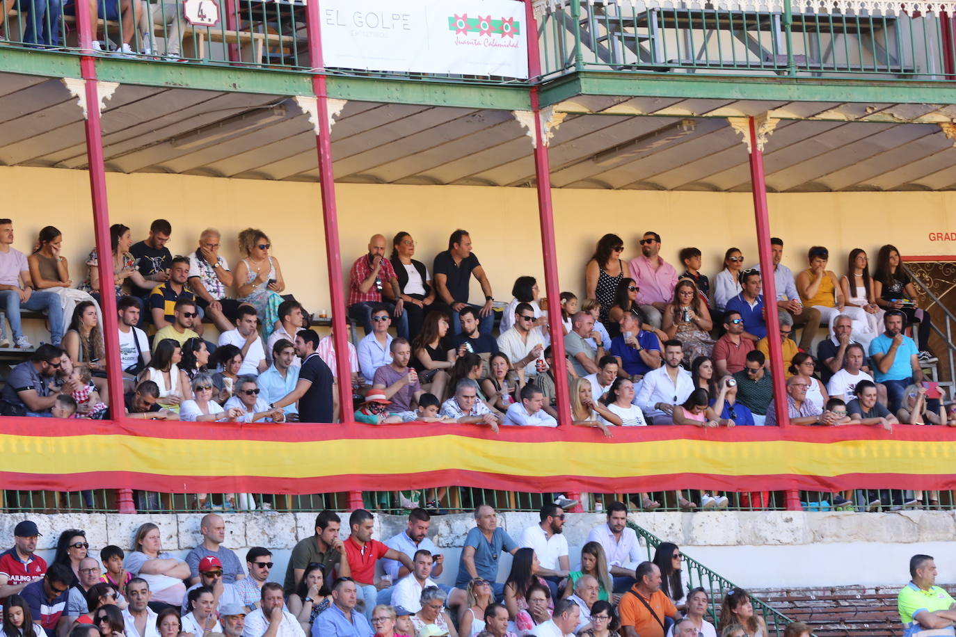 Fotos: Búscate en las gradas de la plaza de toros de Valladolid (1/3)