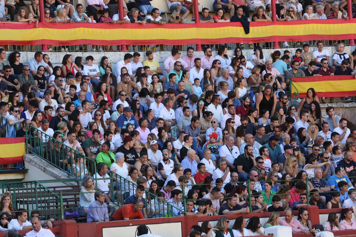 Fotos: Búscate en las gradas de la plaza de toros de Valladolid (1/3)