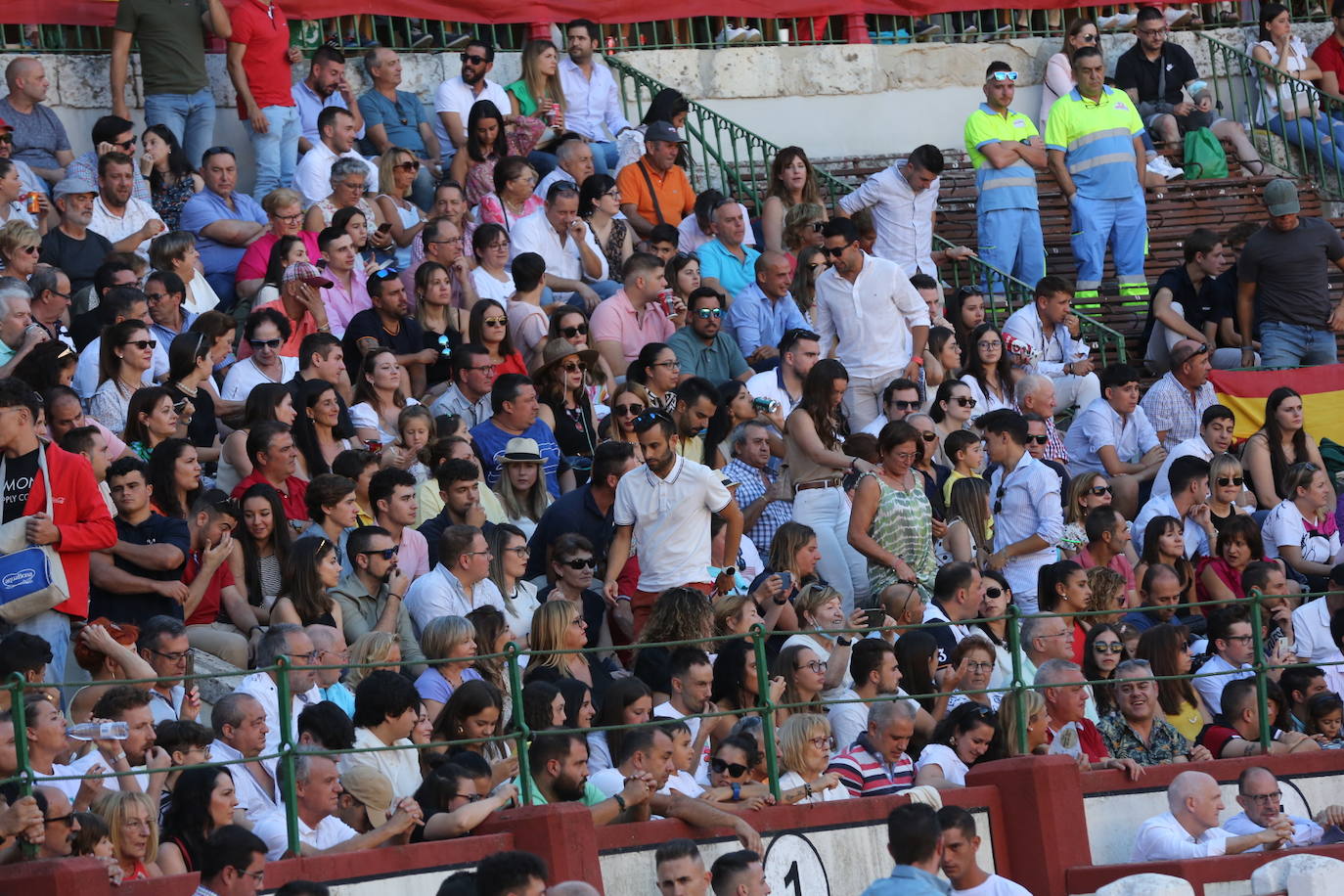 Fotos: Búscate en las gradas de la plaza de toros de Valladolid (2/3)