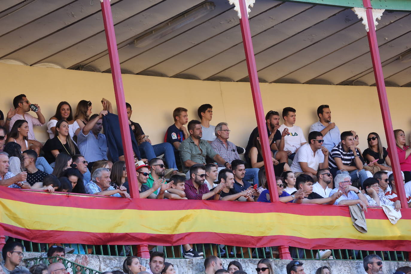 Fotos: Búscate en las gradas de la plaza de toros de Valladolid (2/3)