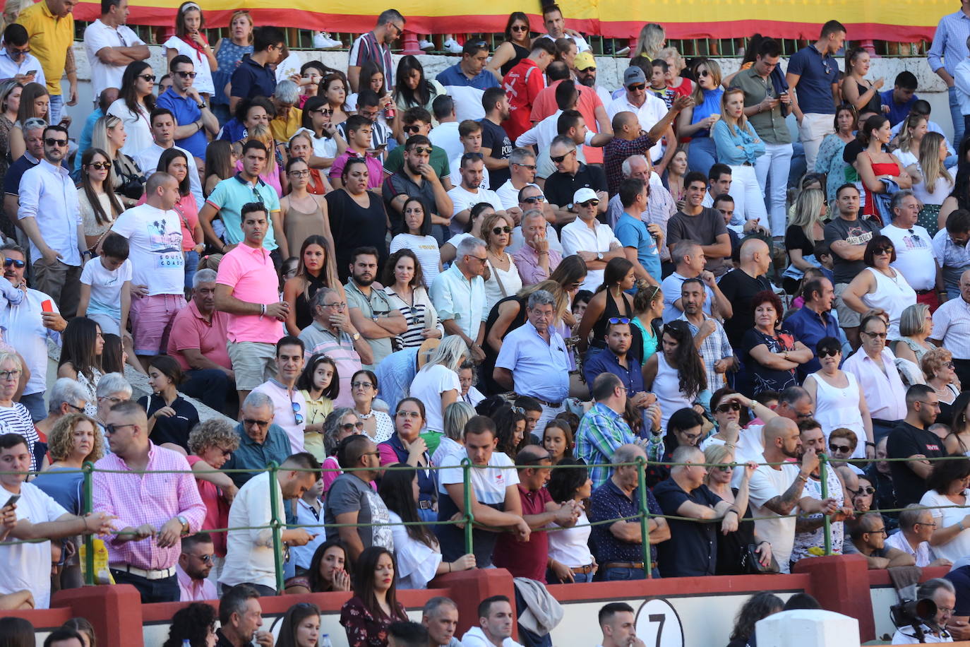 Fotos: Búscate en las gradas de la plaza de toros de Valladolid (2/3)