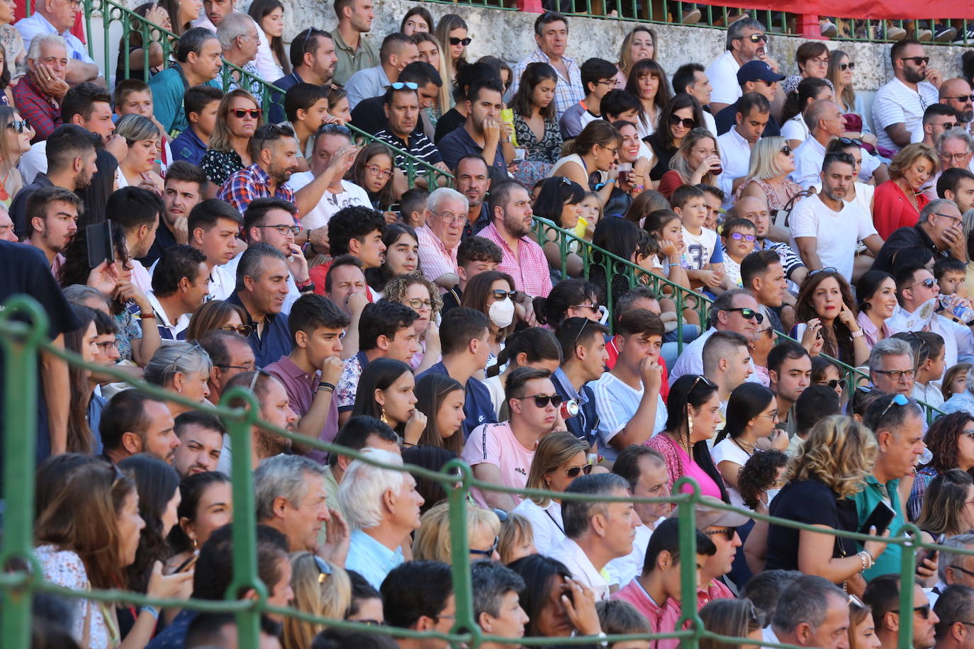 Fotos: Búscate en las gradas de la plaza de toros de Valladolid (2/3)