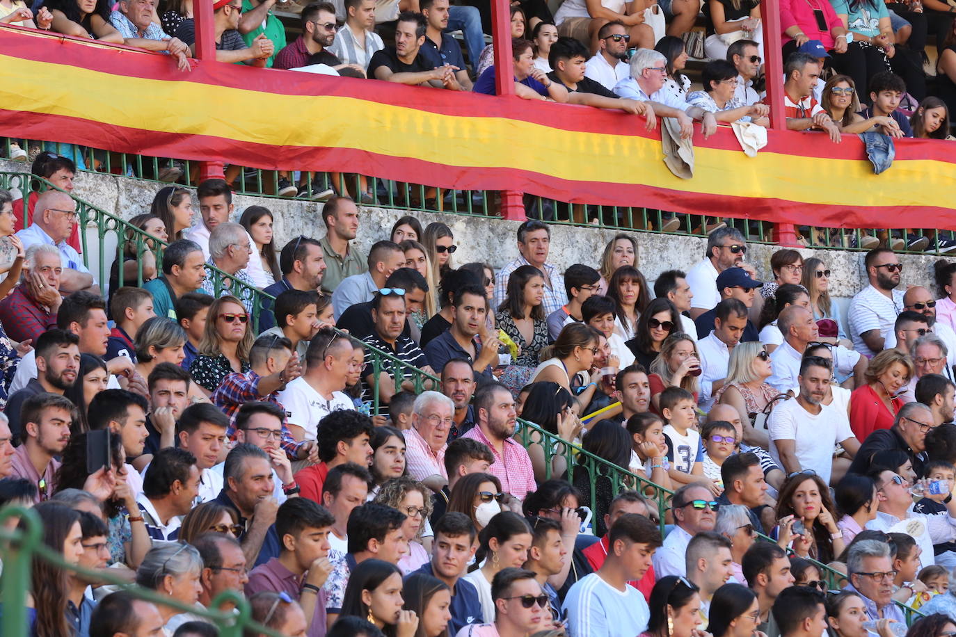 Fotos: Búscate en las gradas de la plaza de toros de Valladolid (3/3)