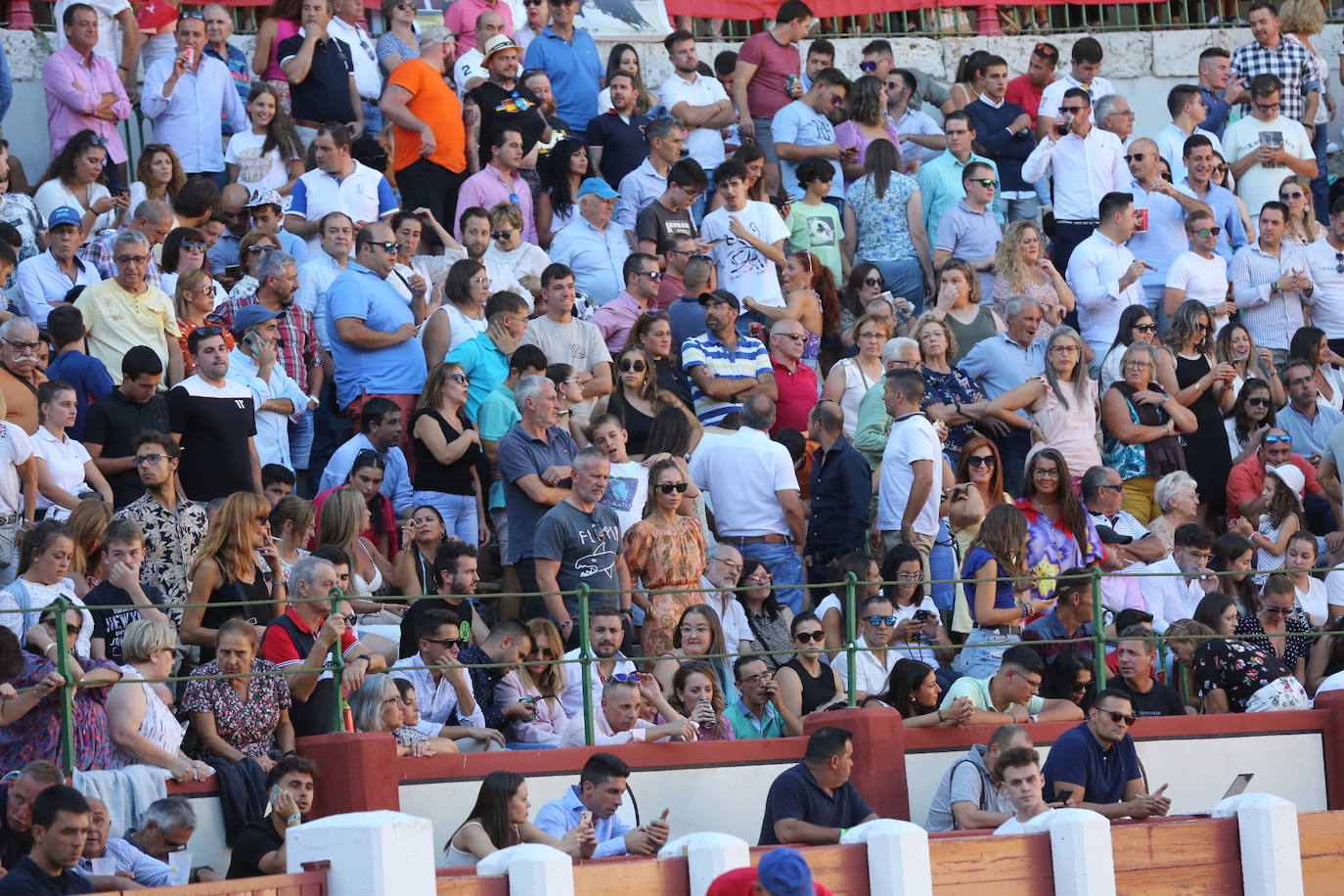 Fotos: Búscate en las gradas de la plaza de toros de Valladolid (3/3)