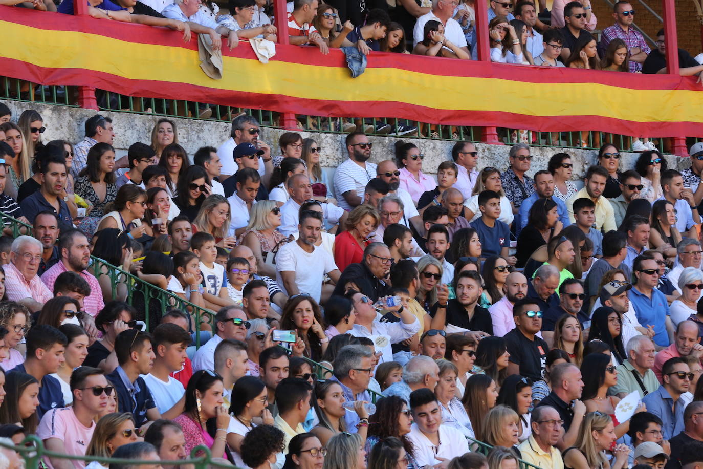 Fotos: Búscate en las gradas de la plaza de toros de Valladolid (3/3)