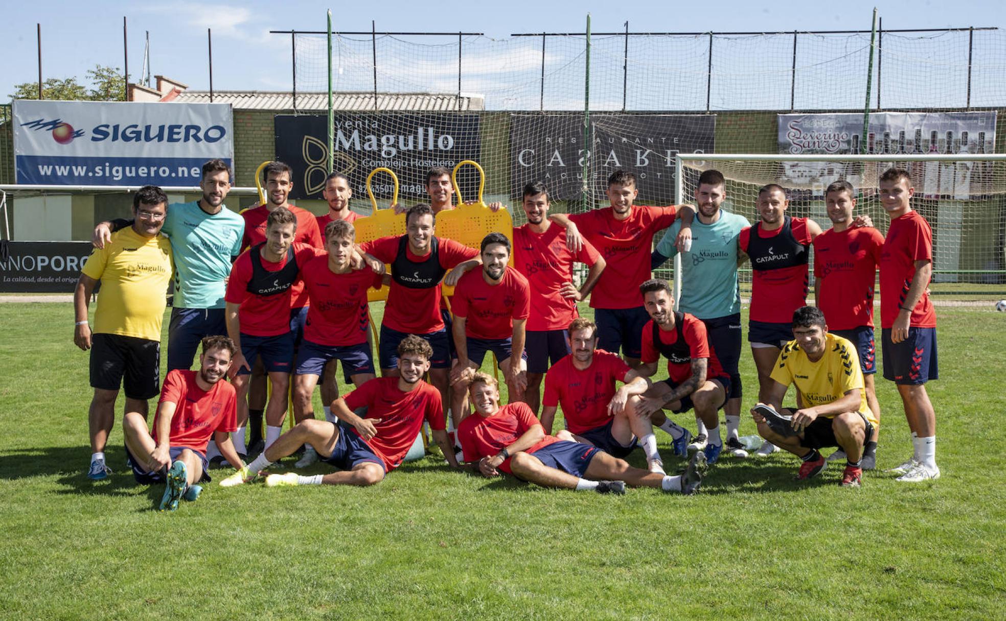 Plantilla de la Segoviana, antes del último entrenamiento previo al primer partido de la temporada.