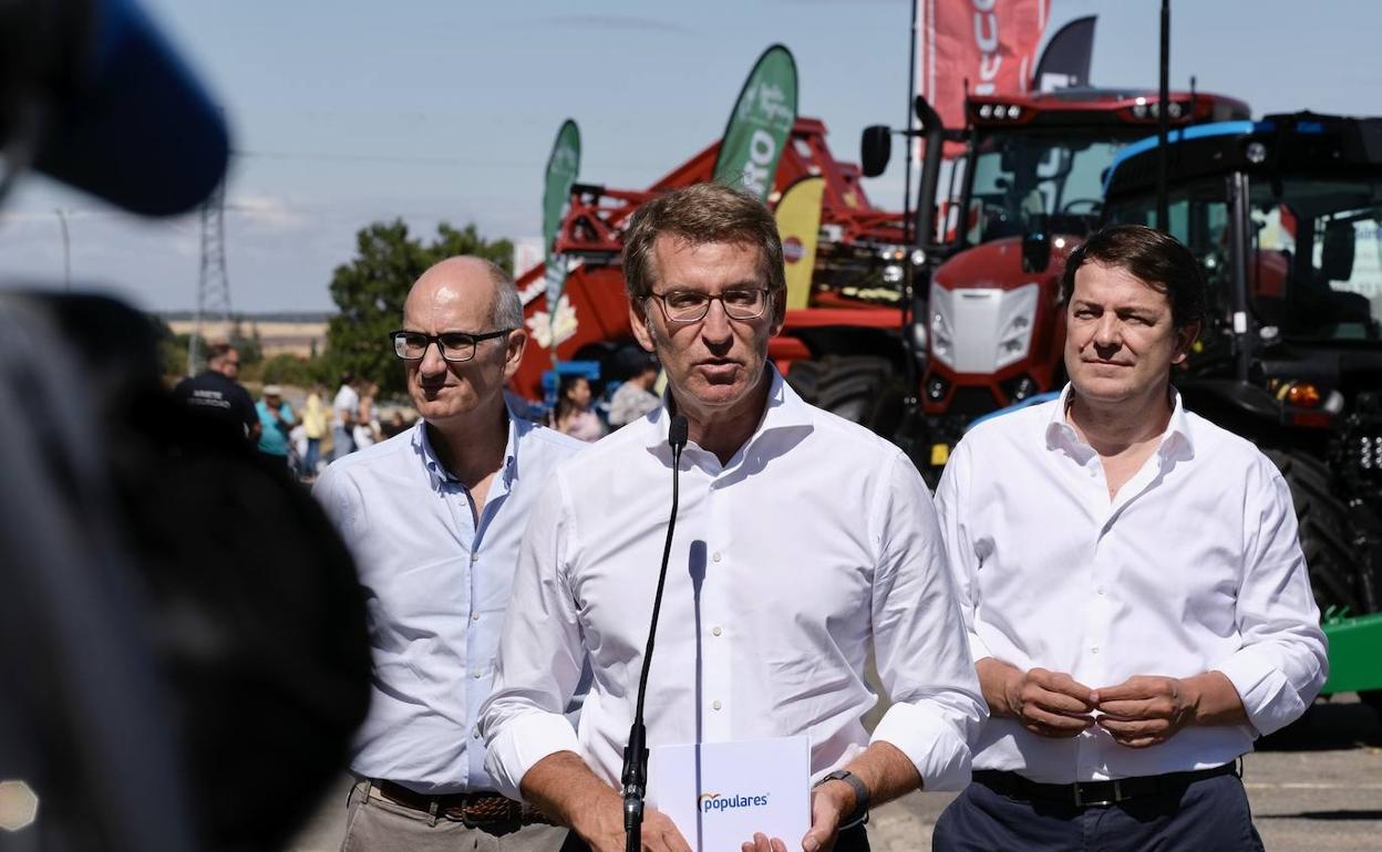 El presidente del Partido Popular, Alberto Núñez Feijóo, y el presidente del PP de Castilla y León, Alfonso Fernández Mañueco, visitan la Feria del Sector Agropecuario Salamaq 22.