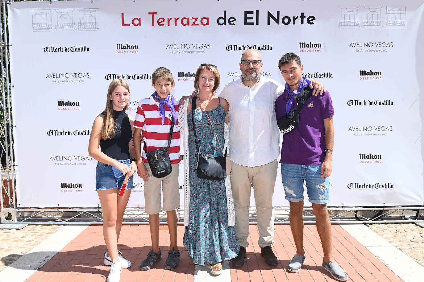 El columnista de El Norte Carlos Pérez, junto a sus familiares Claudia Arauzo, Jorge Pérez, Marta Sicilia y Álvaro Pérez.