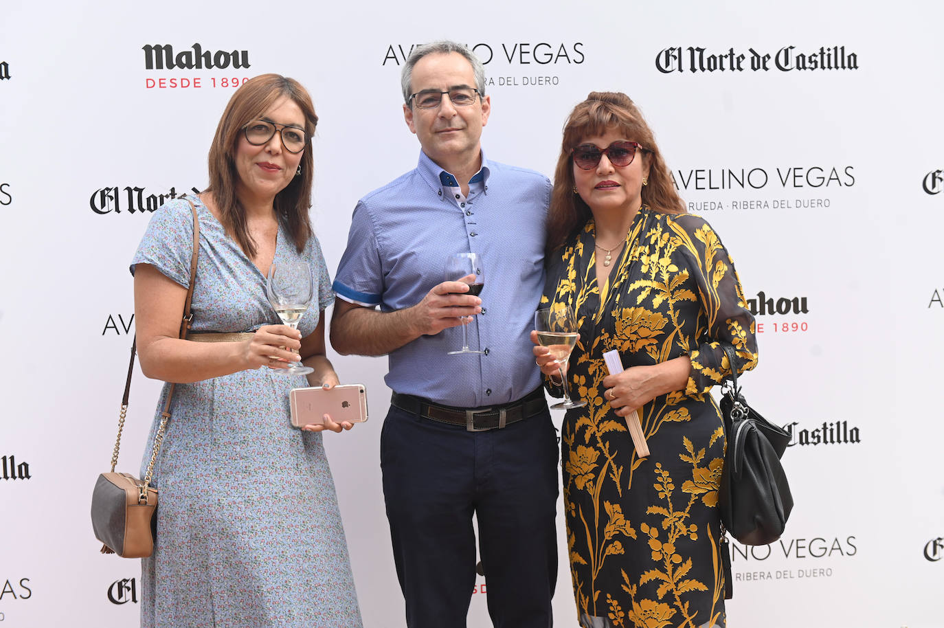 Mónica Pino, de El Norte, junto a Ángel Salamanca y Guillermina Sánchez, de Suministros Santovenia.