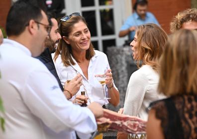 Imagen secundaria 1 - El ambiente en La Terraza de El Norte a lo largo del mediodía de este martes. 