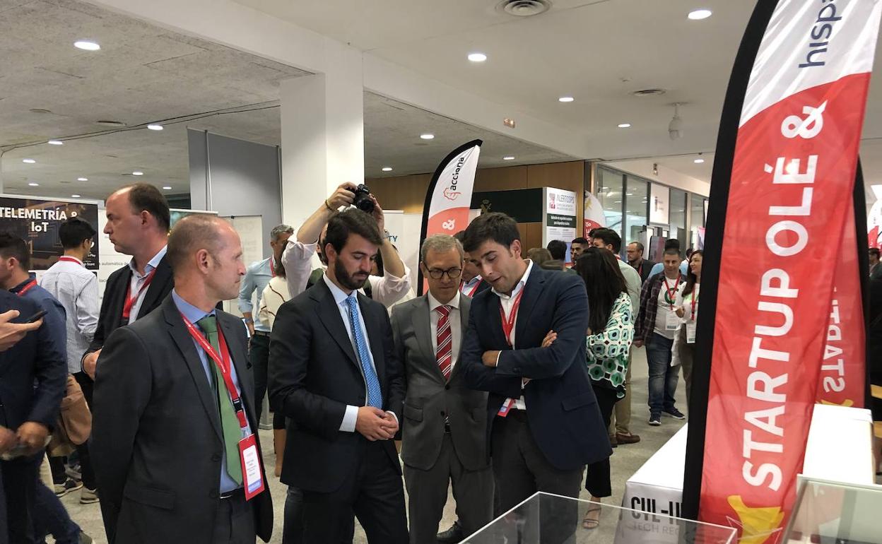 El vicepresidente de la Junta y el consejero de Industria, con responsables de Iberdrola. 