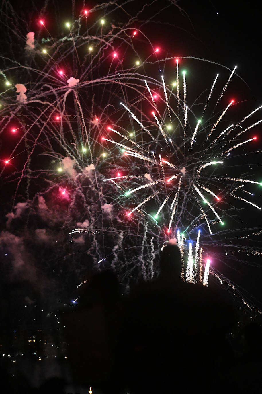 Fotos: Los fuegos artificiales del miécoles, en imágenes