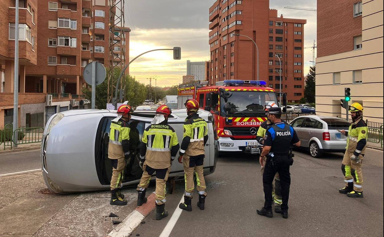 Estado en el que ha quedado el turismo tras el accidente. 