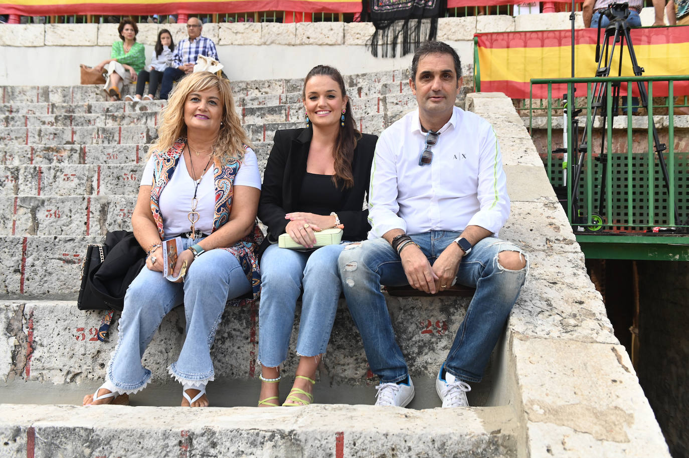 Asun Muñoz, su hija Mireya Calvo Muñoz, y su hermano, Roberto Muñoz, del Mesón Casa Pedro de Herrera de Duero. 