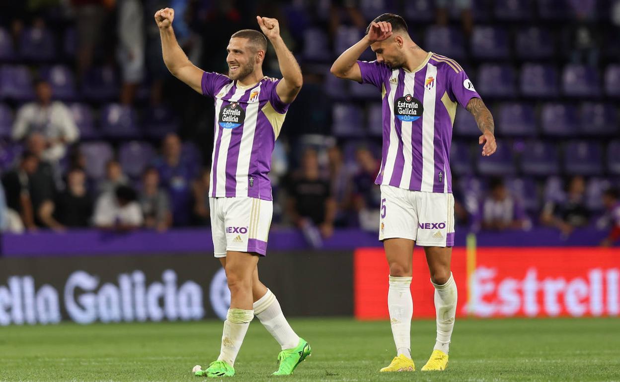 Weissman y Javi Sánchez celebran la victoria el pasado lunes ante el Almería. 