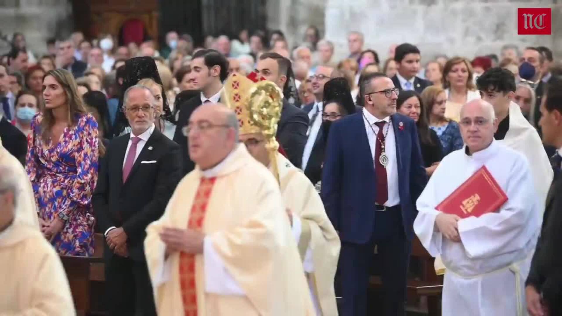 La procesión de la Virgen de San Lorenzo discurre por las calles de la ciudad