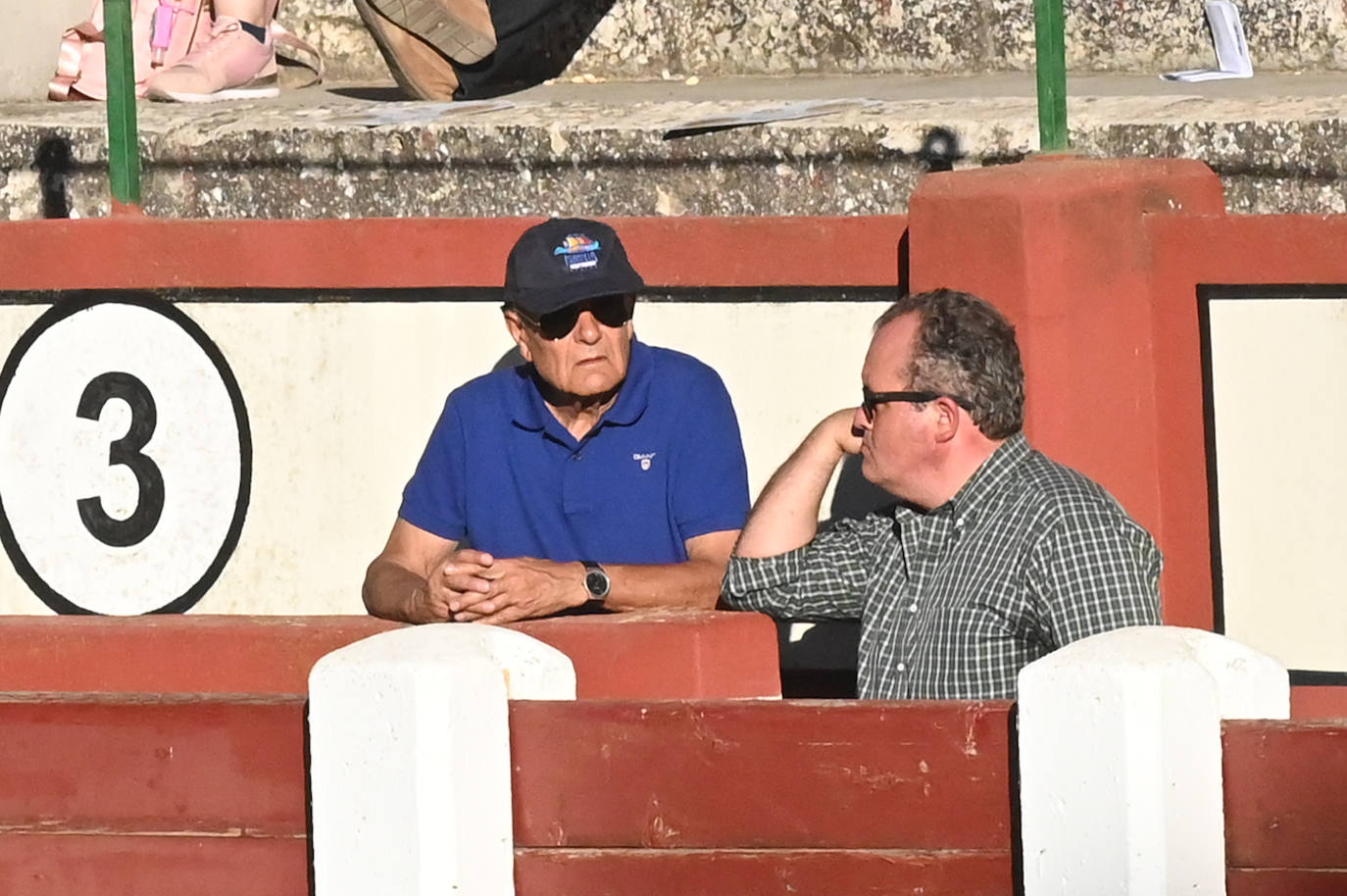 Fotos: Asistentes a la tercera corrida de la Feria y Fiestas de la Virgen de San Lorenzo, en Valladolid