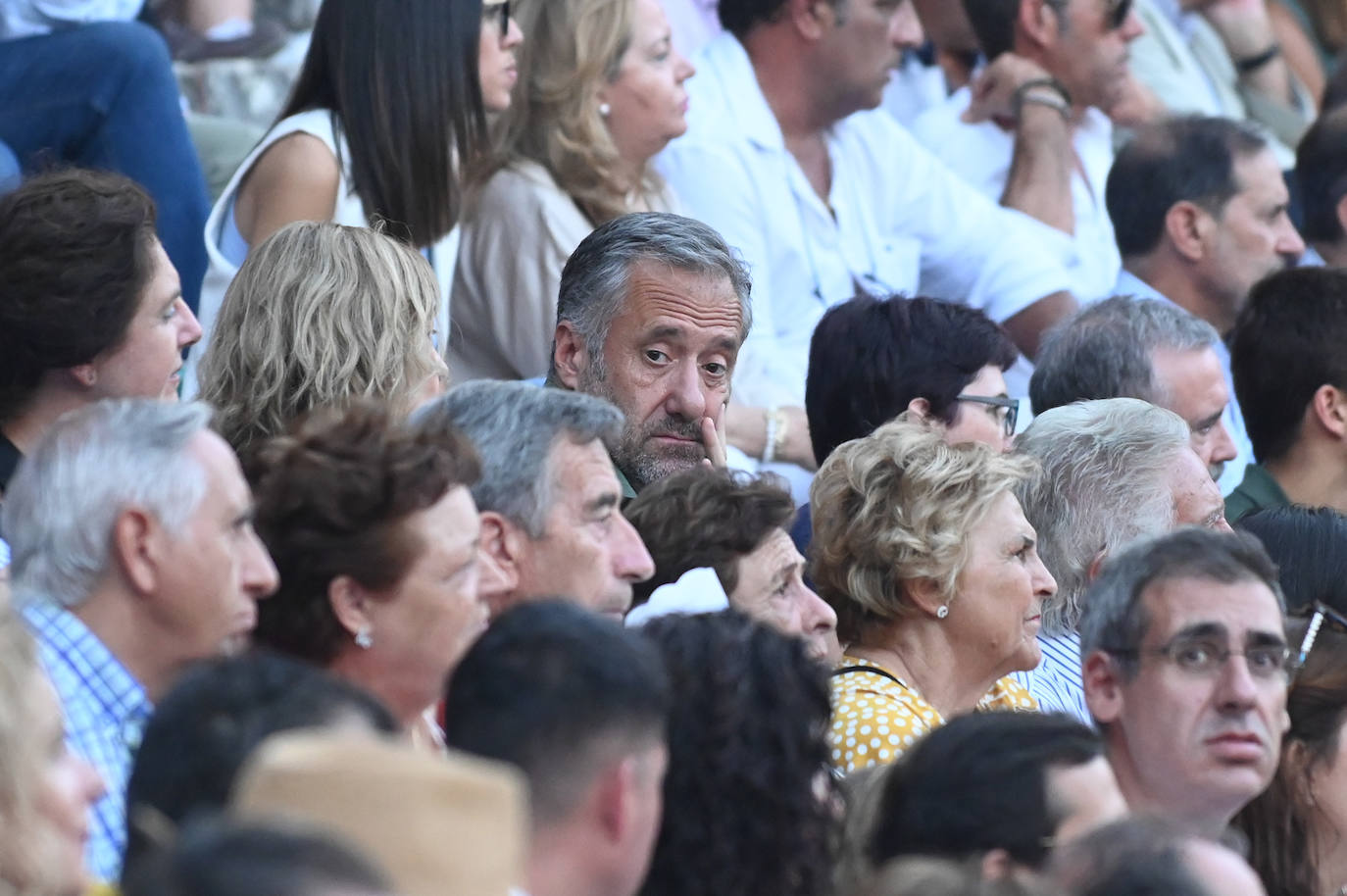 Fotos: Asistentes a la tercera corrida de la Feria y Fiestas de la Virgen de San Lorenzo, en Valladolid