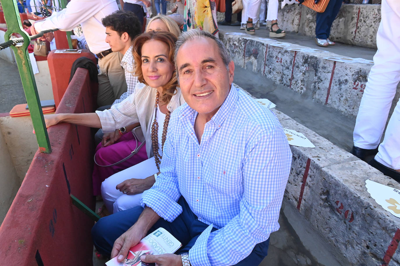 Fotos: Asistentes a la tercera corrida de la Feria y Fiestas de la Virgen de San Lorenzo, en Valladolid