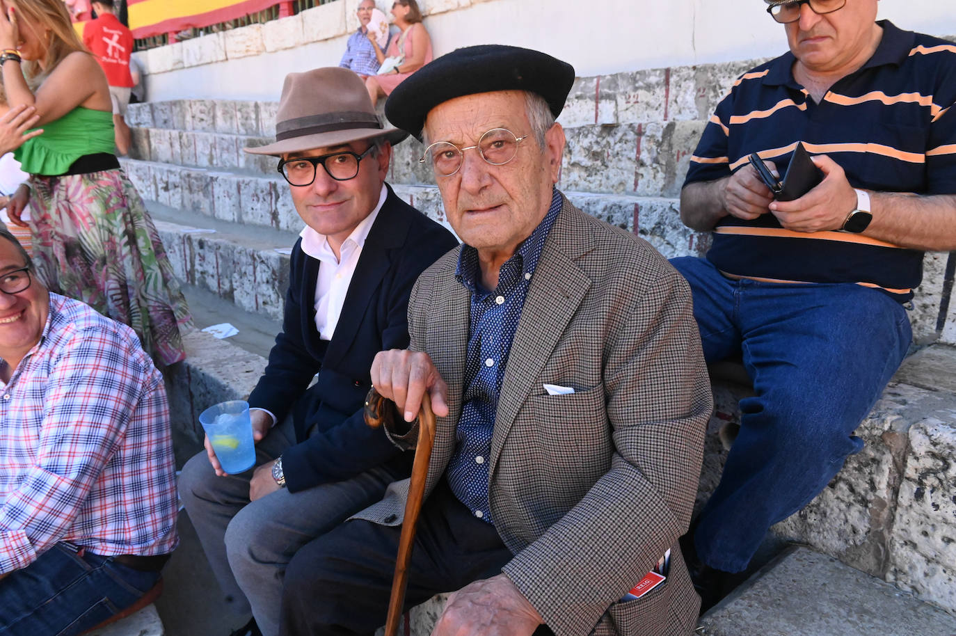 Fotos: Asistentes a la tercera corrida de la Feria y Fiestas de la Virgen de San Lorenzo, en Valladolid