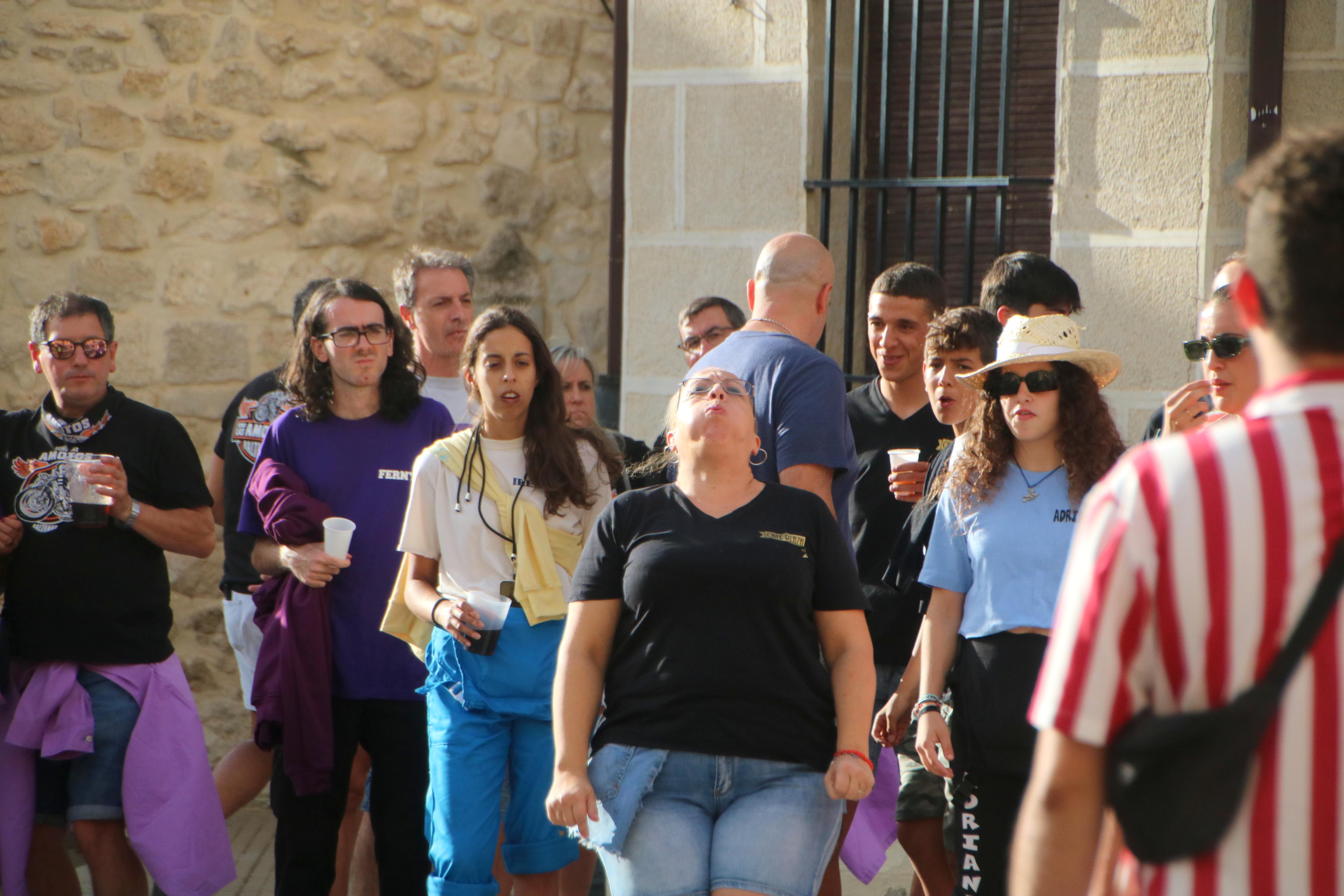 Las peñas protagonizan unas fiestas multitudinarias