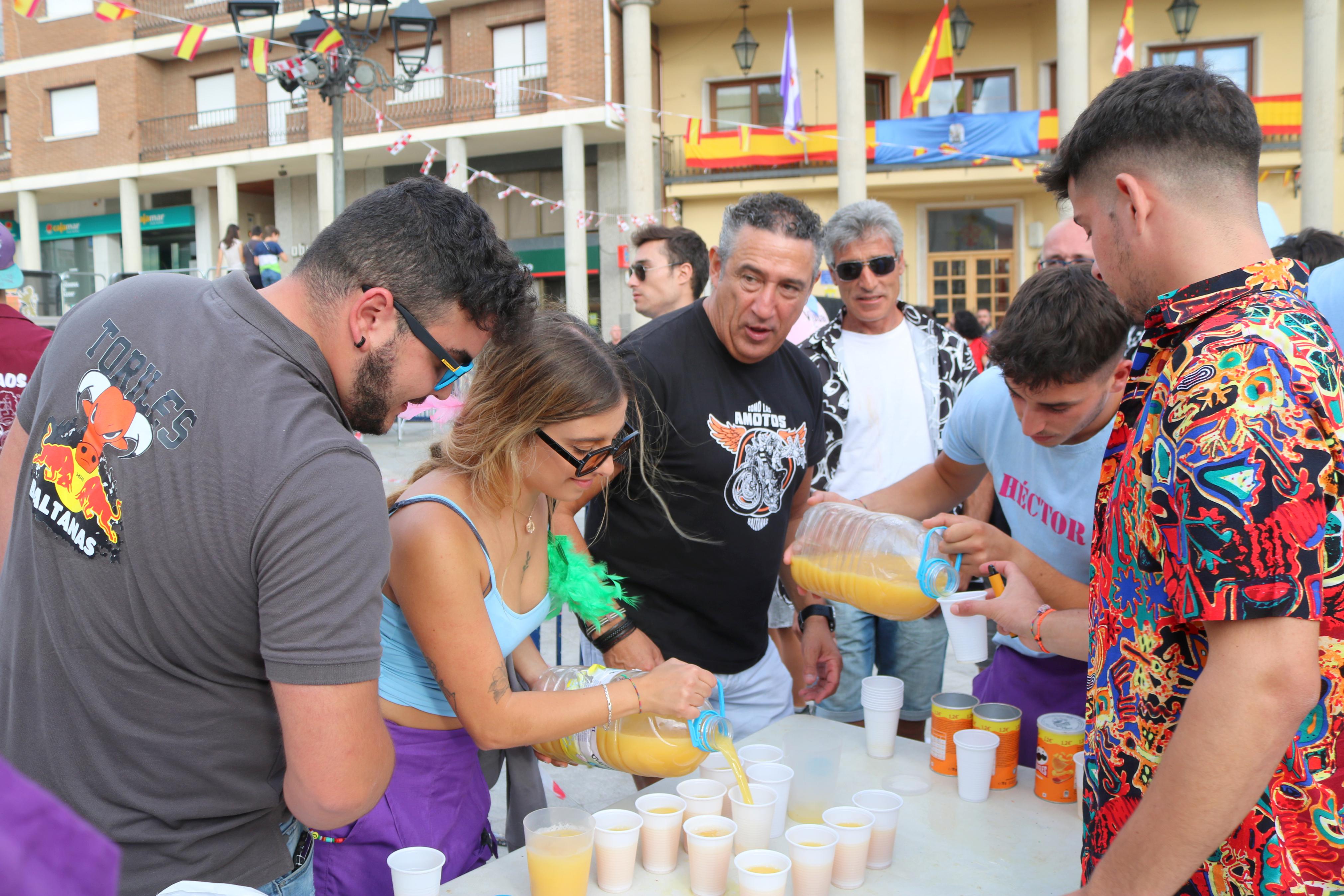 Las peñas protagonizan unas fiestas multitudinarias