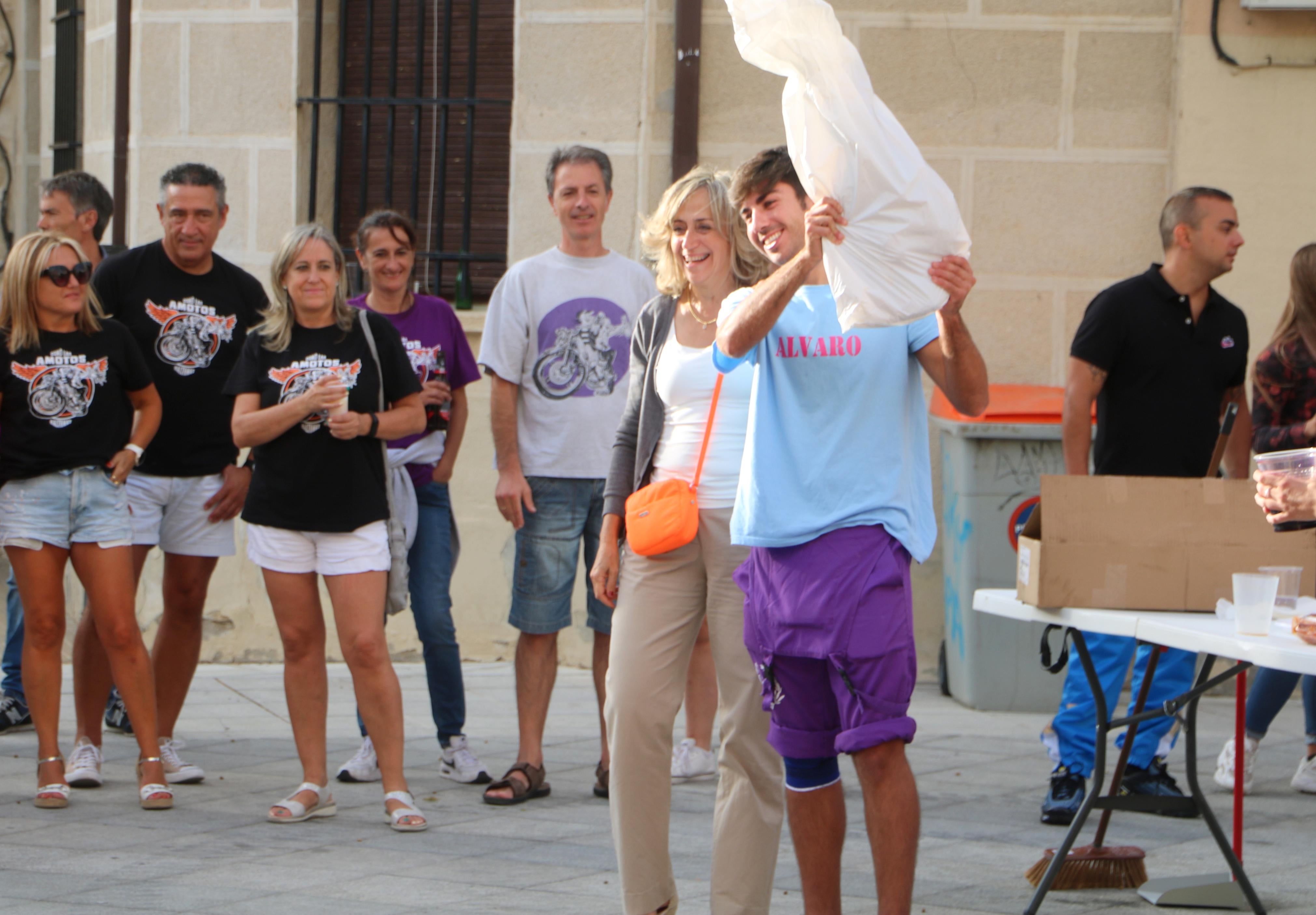 Las peñas protagonizan unas fiestas multitudinarias