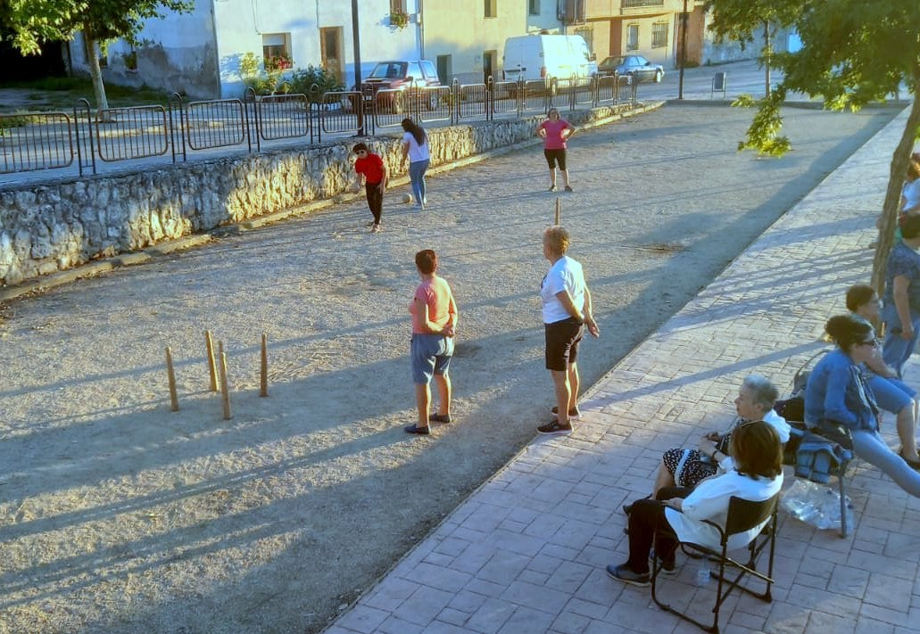 Las peñas protagonizan unas fiestas multitudinarias