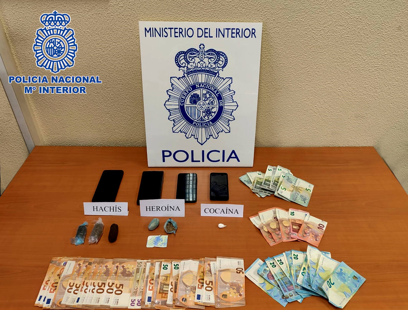 Detenidos cuando intentaban meter droga en la cárcel de Dueñas a través de un preso