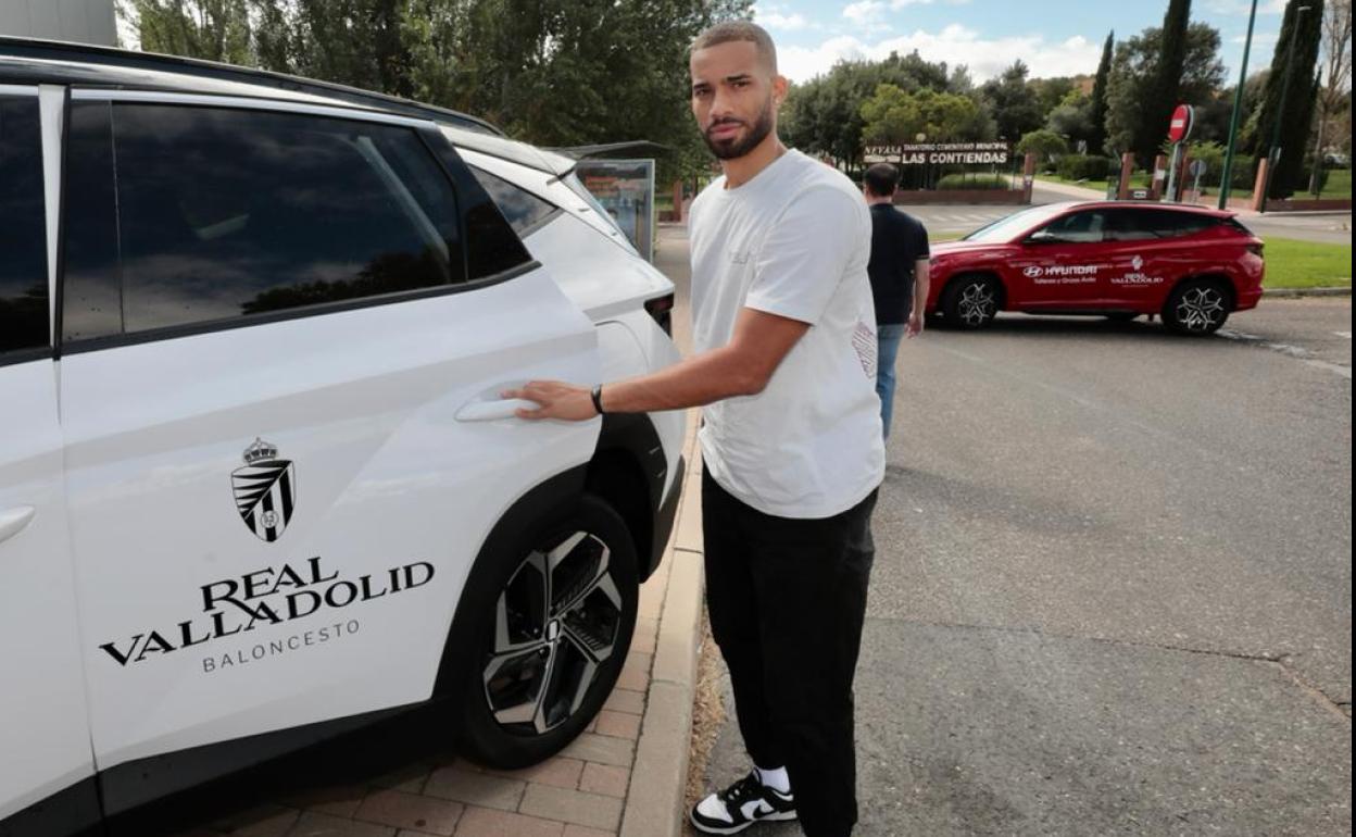 Mike Torres abre de nuevo la puerta del Real Valladolid Baloncesto. 