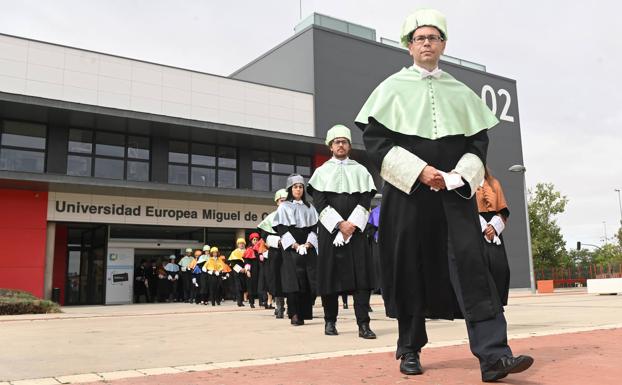 Desfile oficial del arranque del curso en la Universidad Europea Miguel de Cervantes. 