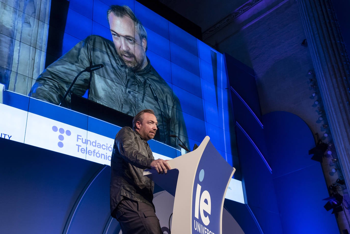 El artista Liam Young presentó la muestra 'Construir mundos'. 