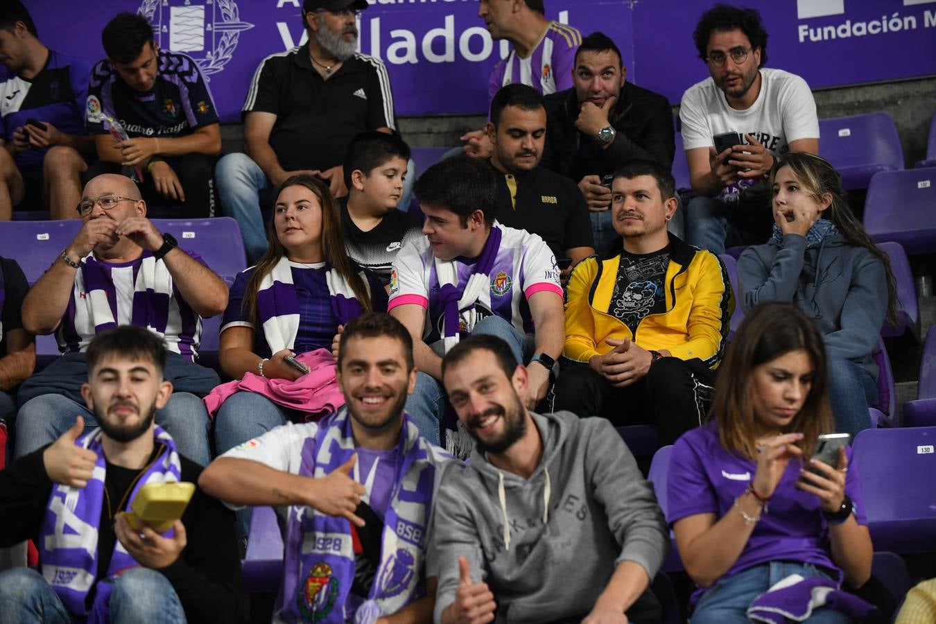 Fotos: Búscate en las fotos de la grada del Real Valladolid-Cádiz (2/4)