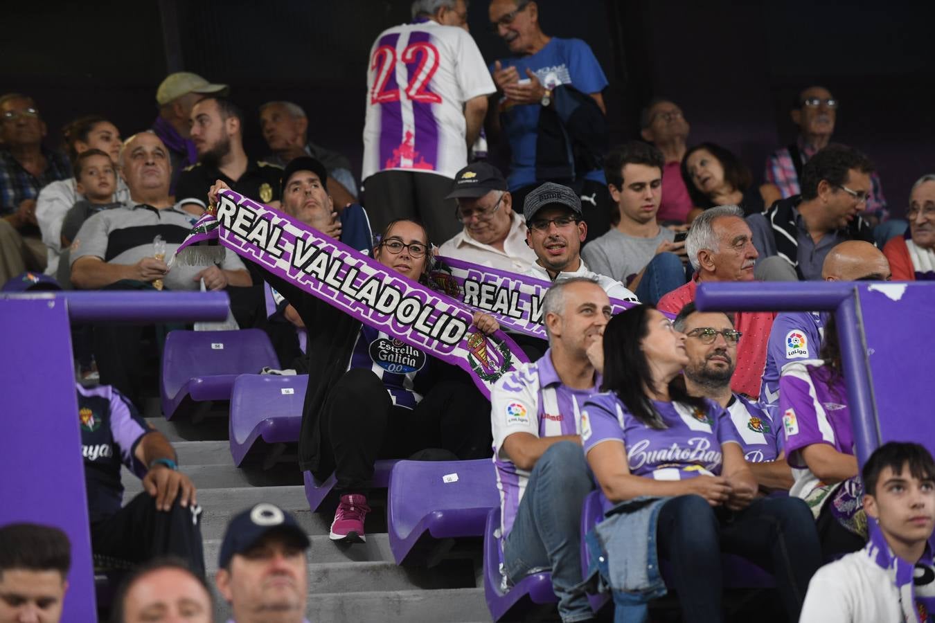 Fotos: Búscate en las fotos de la grada del Real Valladolid-Cádiz (3/4)