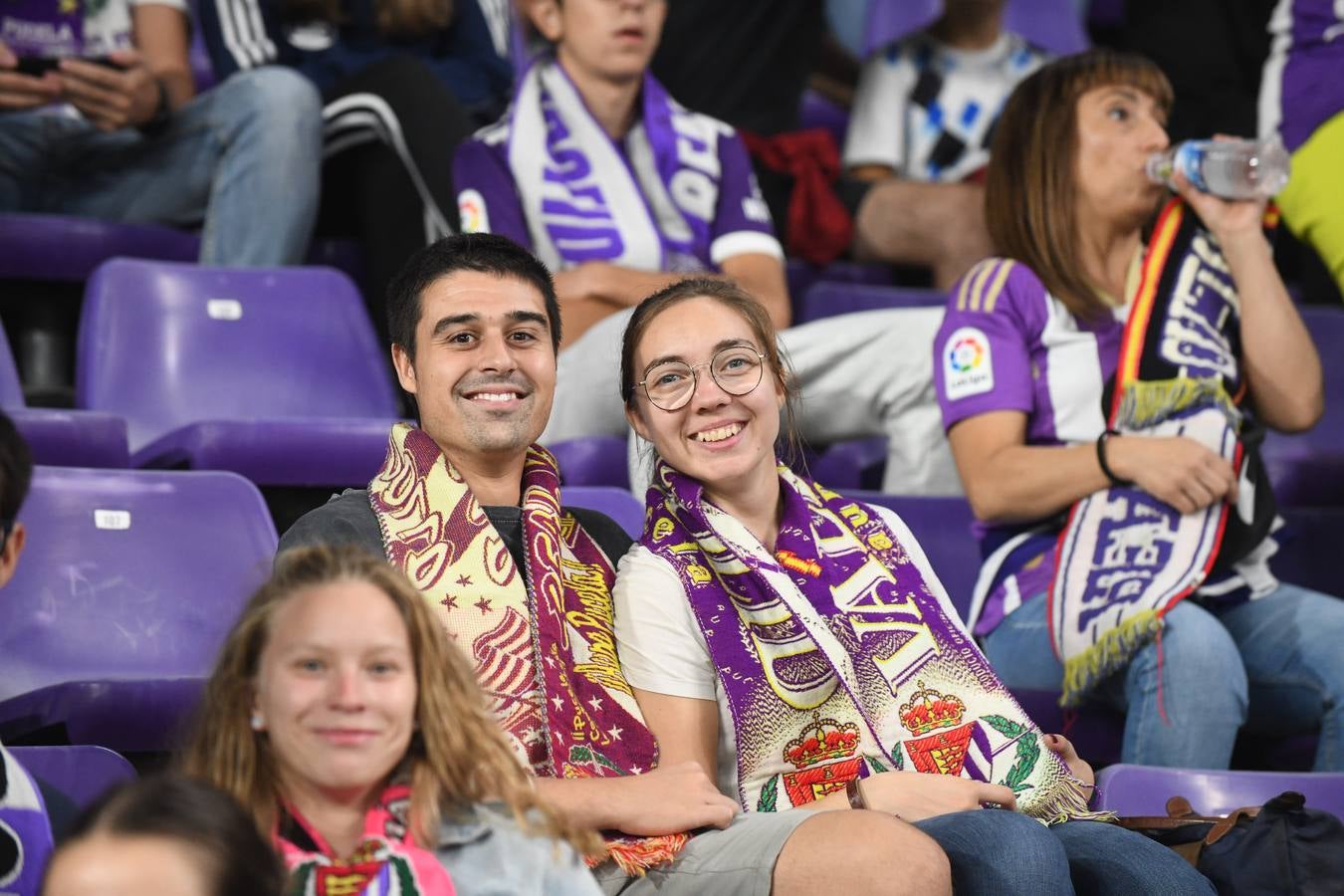 Fotos: Búscate en las fotos de la grada del Real Valladolid-Cádiz (4/4)