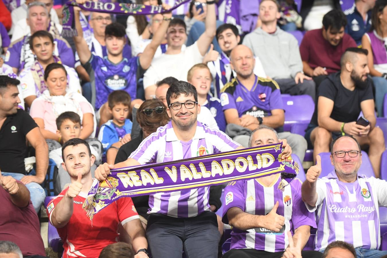 Fotos: Búscate en las fotos de la grada del Real Valladolid-Cádiz (4/4)