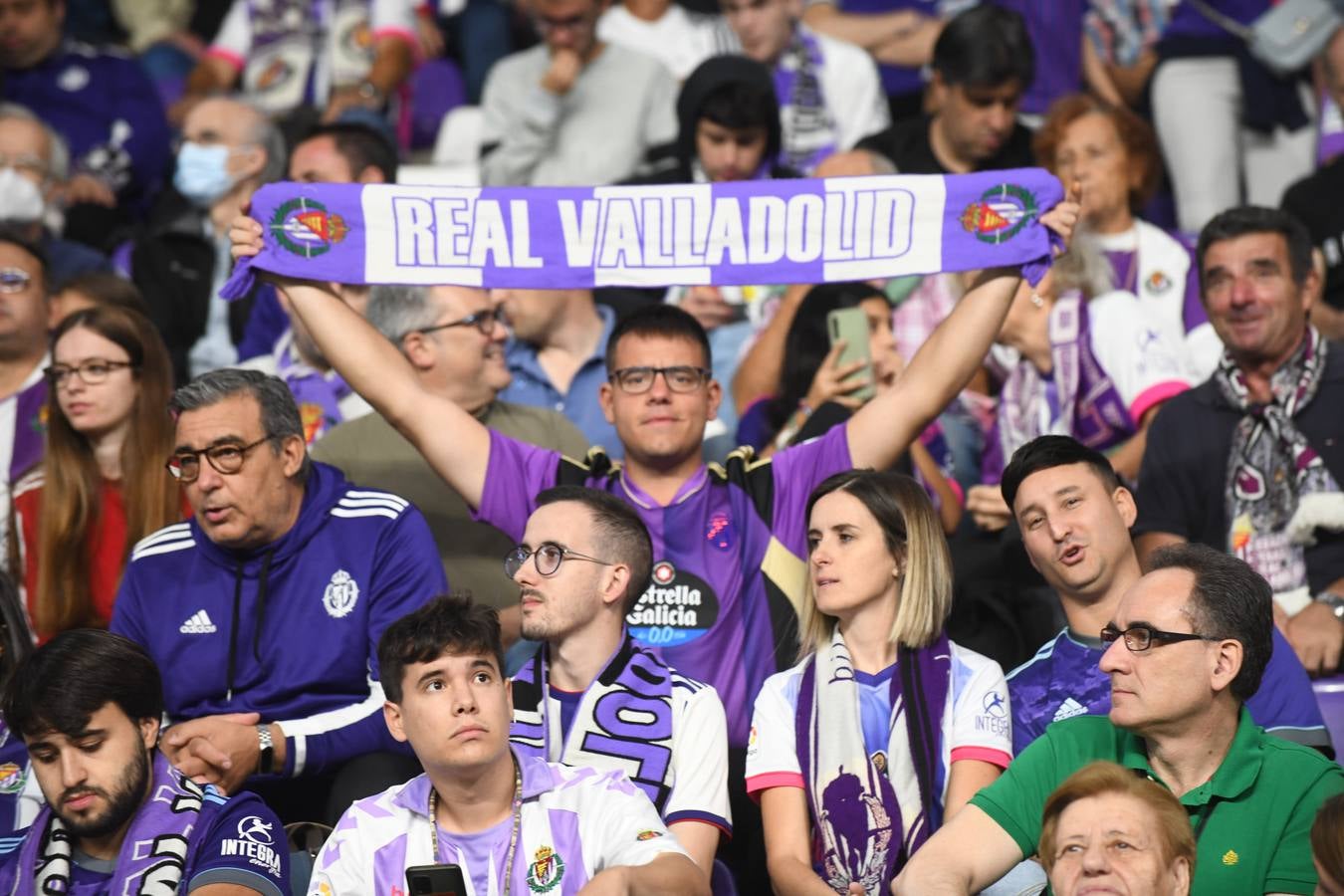 Fotos: Búscate en las fotos de la grada del Real Valladolid-Cádiz (4/4)