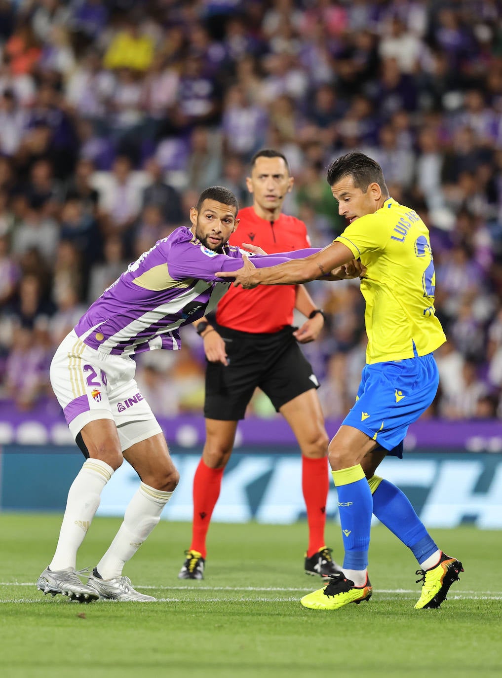 El Real Valladolid cae en casa ante el Cádiz (0-1).